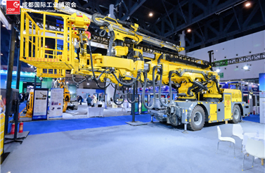 新筑智装亮相 2026 成都工博会，拱锚安装台车实...